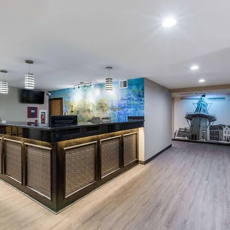 Baymont By Wyndham Pella-3